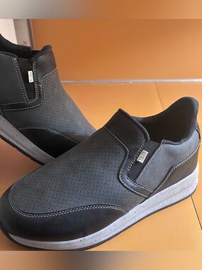 DREW Caleb Men's Slip-On Loafers, Gray & Black No hands diabetic, 10.5 6E